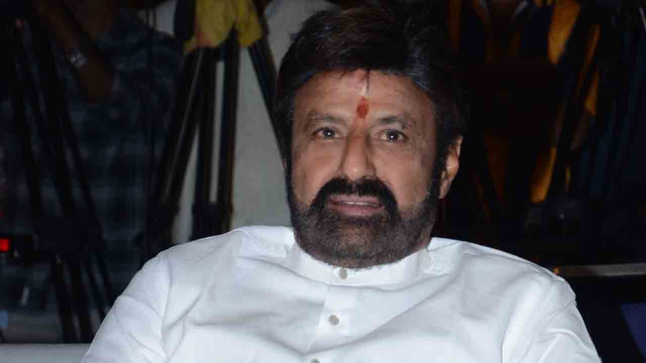 బాలకృష్ణ క్షమాపణలు చెప్పాలి