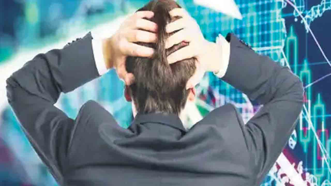 బ్యాంకులకు అదానీ ముప్పు.. ఒక్క గ్రూప్‌కే రూ.81 వేల కోట్ల రుణం