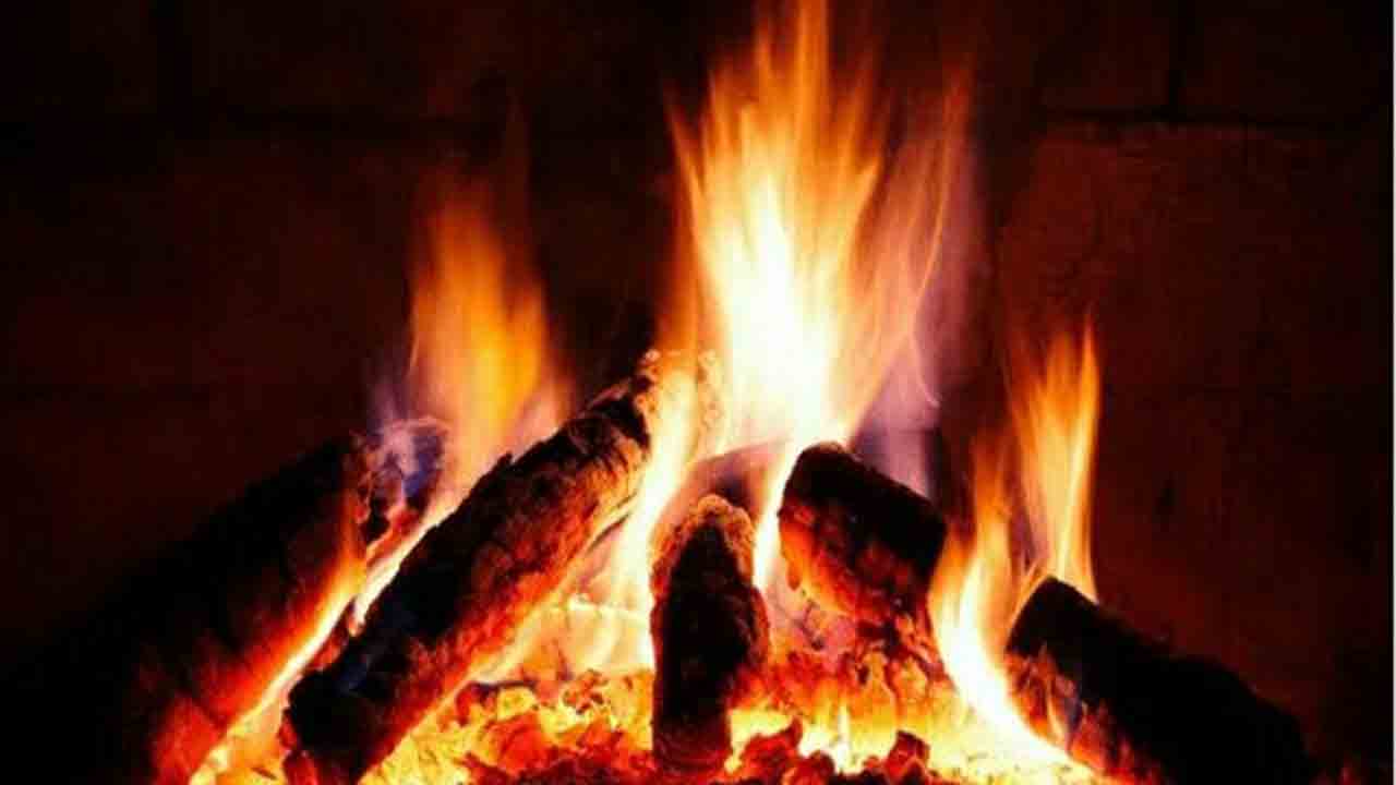 విద్యార్థుల ప్రాణాల మీదకు తెచ్చిన భోగి మంటలు..!