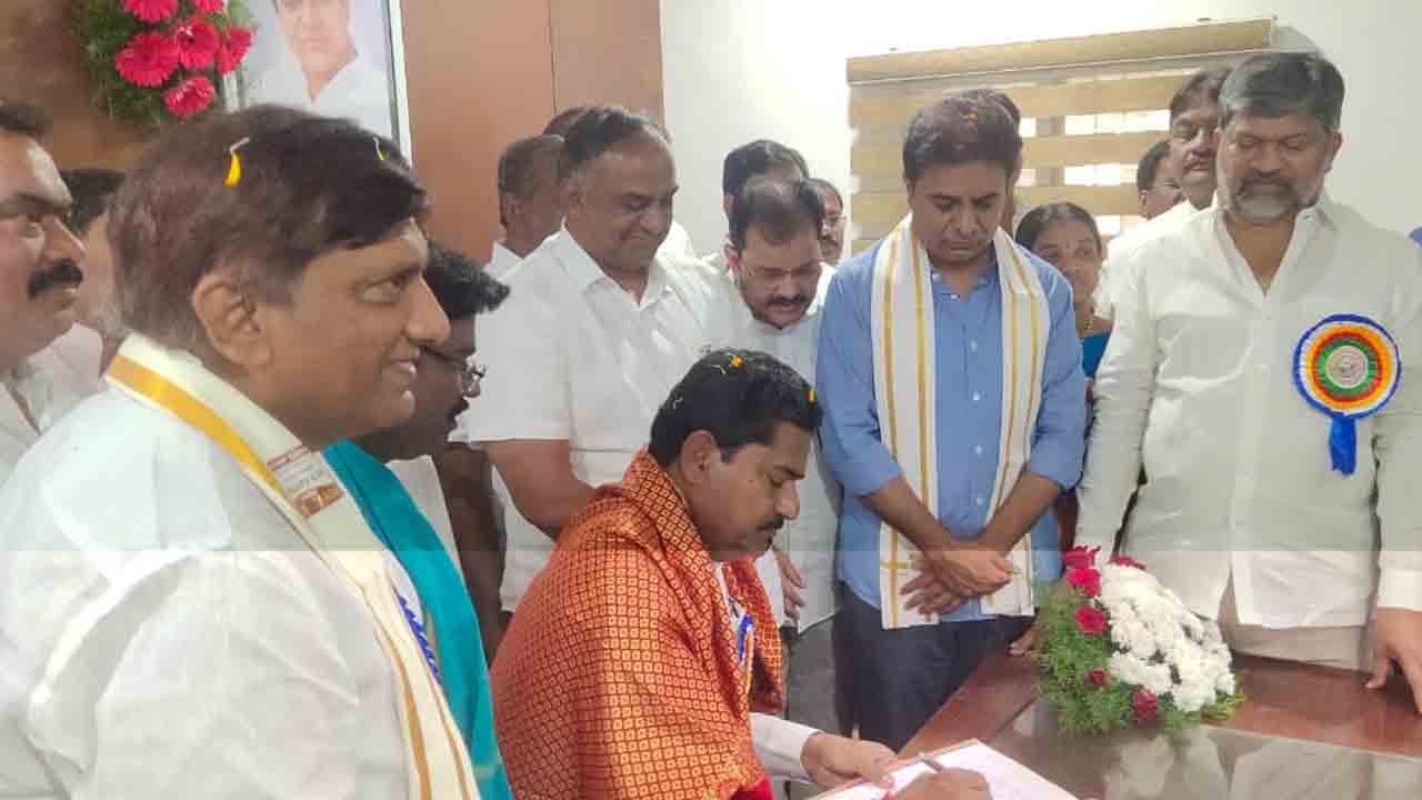 సెస్ నూత‌న చైర్మ‌న్‌గా చిక్కాల రామారావు ప్ర‌మాణం.. హాజ‌రైన కేటీఆర్