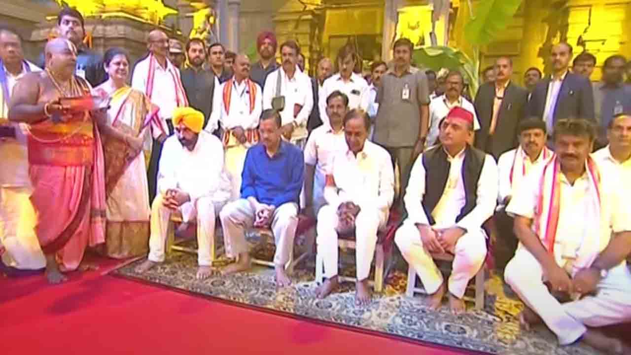 యాదాద్రి లక్ష్మీనరసింహ స్వామివారిని దర్శించుకున్న ముఖ్యమంత్రులు