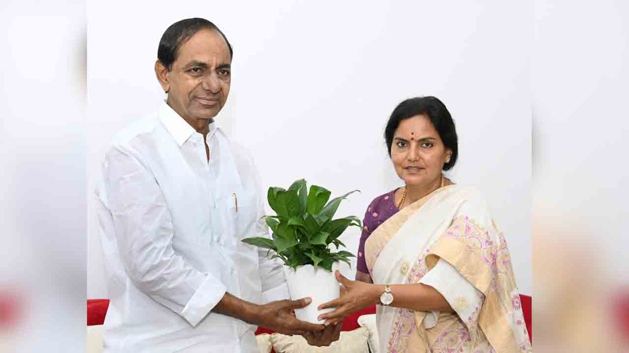 కొత్త‌ సీఎస్‌గా శాంతి కుమారి.. తెలంగాణ‌కు తొలి మ‌హిళా సీఎస్..