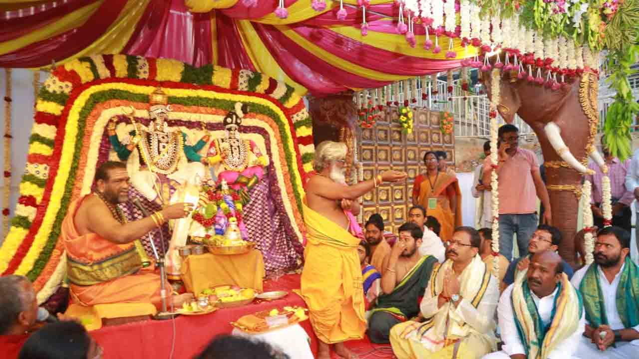 చెర్వుగట్టులో ఘనంగా రామలింగేశ్వరుని కల్యాణం