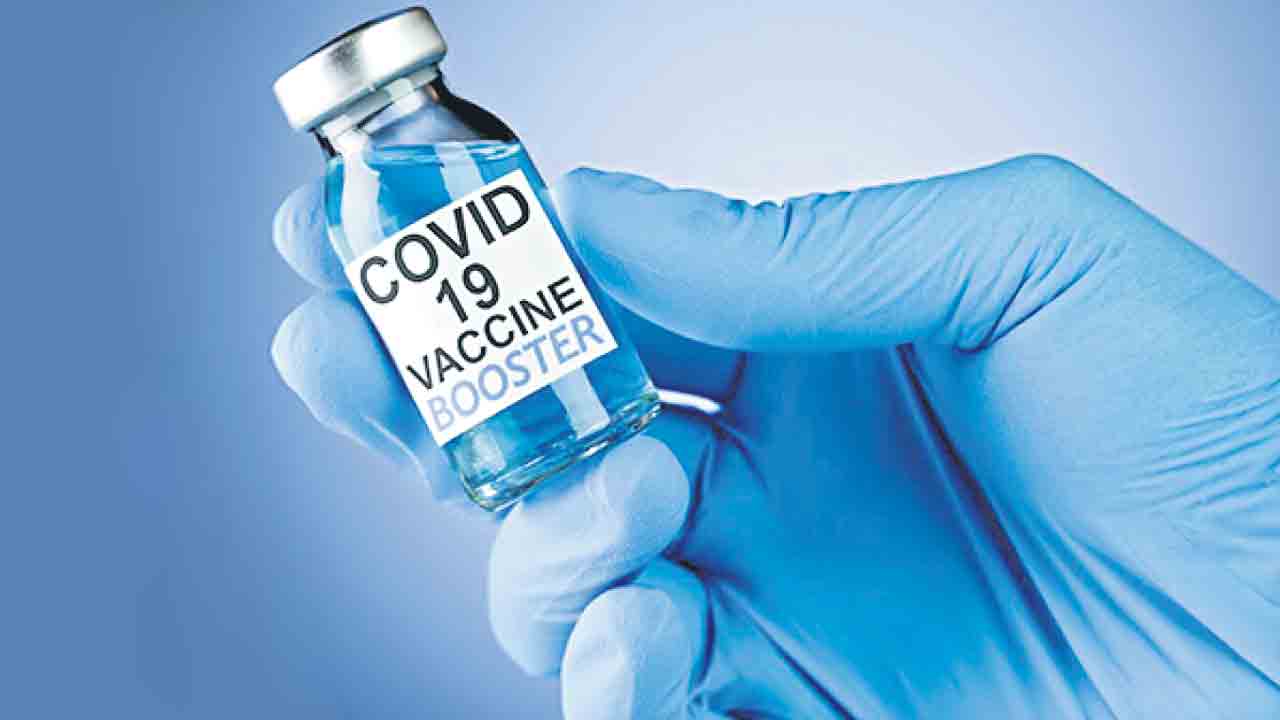 బూస్టర్‌ డోస్‌ తప్పనిసరి.. వైద్యనిపుణుల సూచన