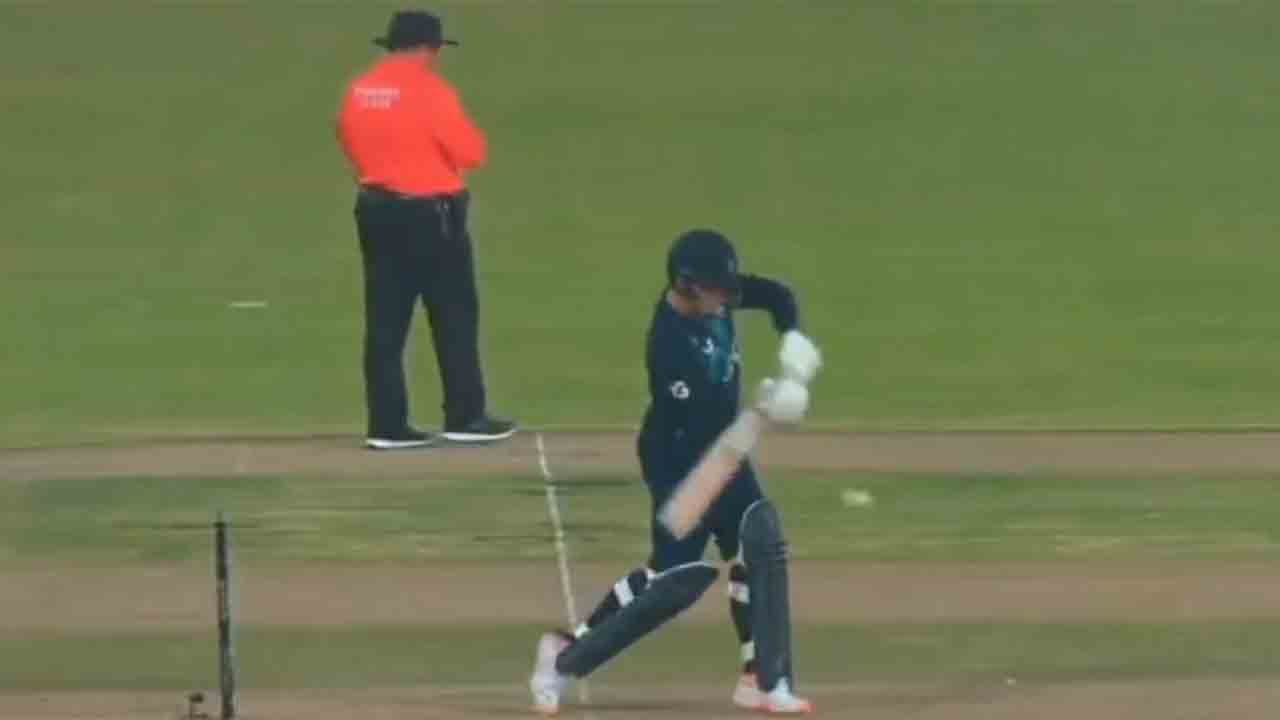 Funny video | బౌలర్‌ బంతి విసిరాడు.. బ్యాటర్ ఆ బంతిని బాదాడు.. మరి అంపైయిర్‌ ఏం చేశాడో తెలుసా..?