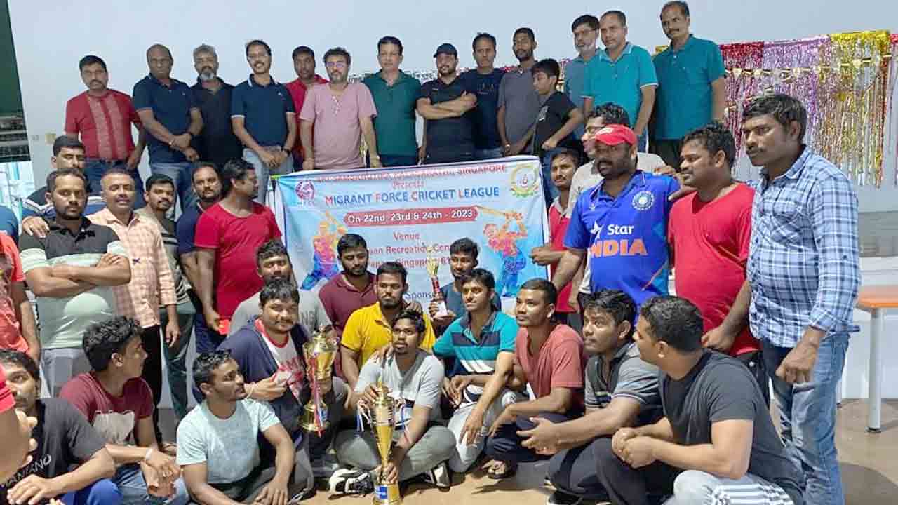 సింగపూర్‌లో తెలుగు కార్మికుల క్రికెట్‌ పోటీలు..విజేత జట్టుకు 500 డాలర్స్‌ అందజేత