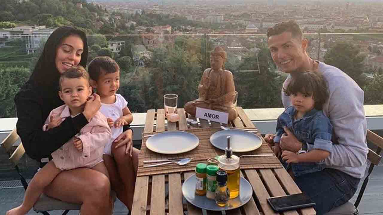 Cristiano Ronaldo | పోర్చుగల్‌ స్టార్‌ రొనాల్డోకు చెఫ్‌ కావాలంట.. జీతం ఎంతో తెలుసా..?