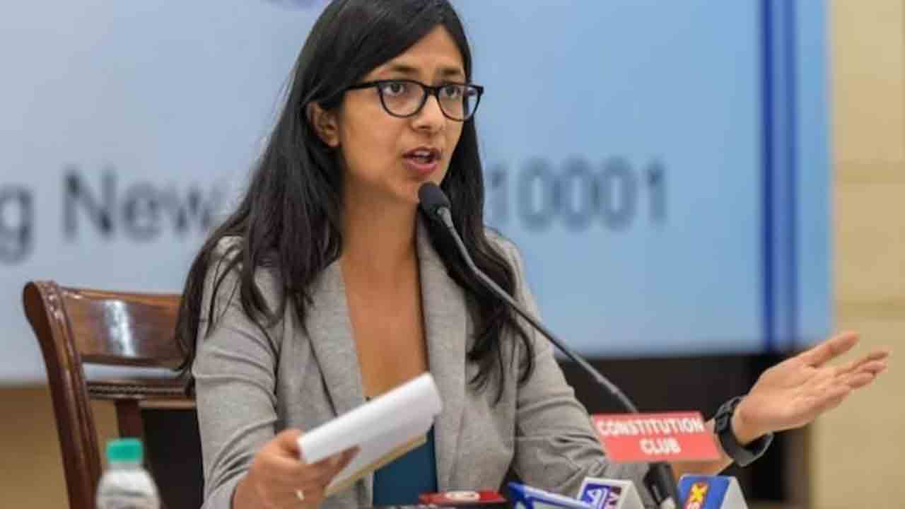 ఢిల్లీ మహిళా కమిషన్ చీఫ్‌కు వేధింపులు.. వాహనంలోకి లాగేందుకు చేయిపట్టి ఈడ్చిన డ్రైవర్‌