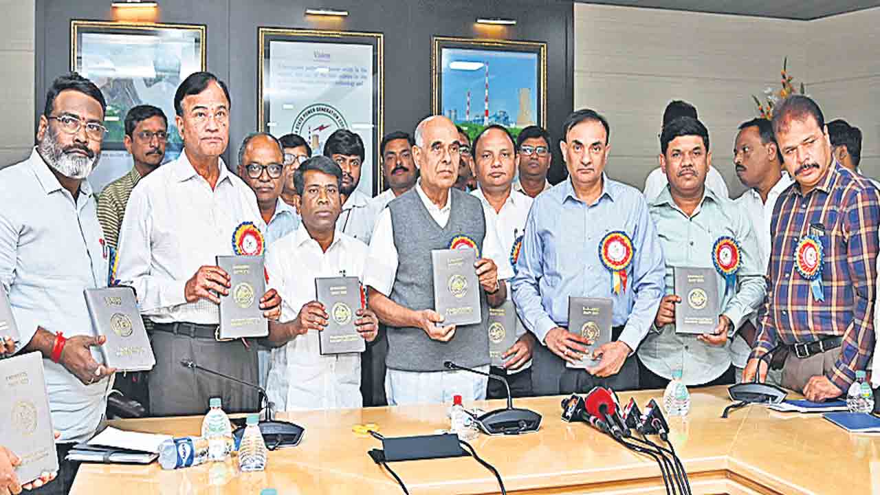 విద్యుత్‌ రంగంలో దేశానికి రోల్‌మోడల్‌