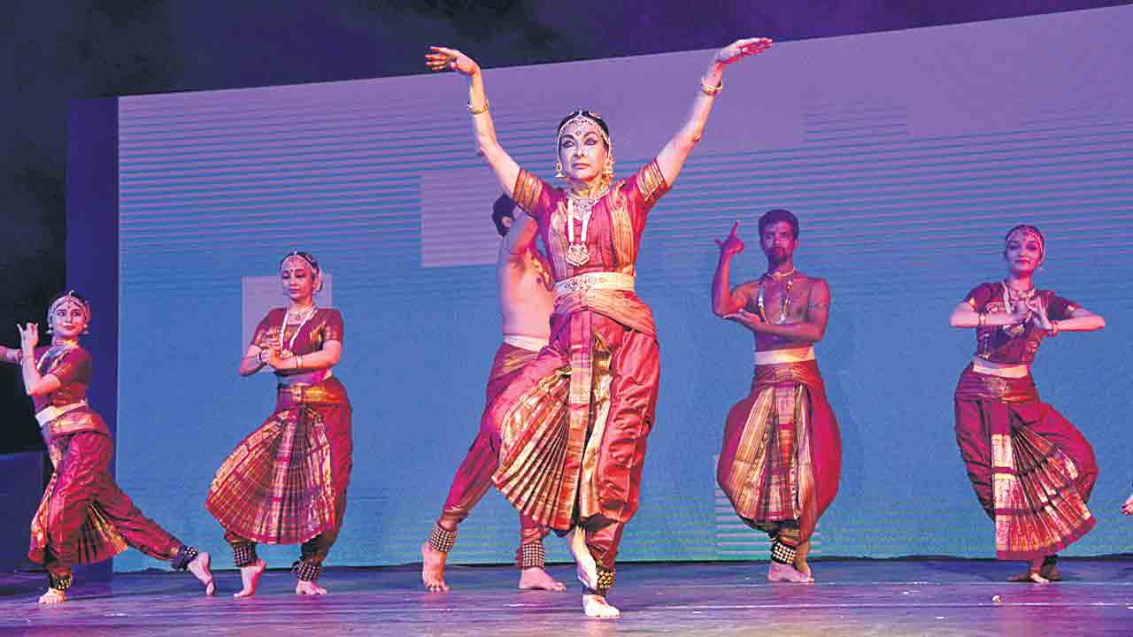 దేశంలో ప్రశ్నించే పరిస్థితి లేదు.. నృత్యకారిణి మల్లిక సారాభాయ్‌ మండిపాటు