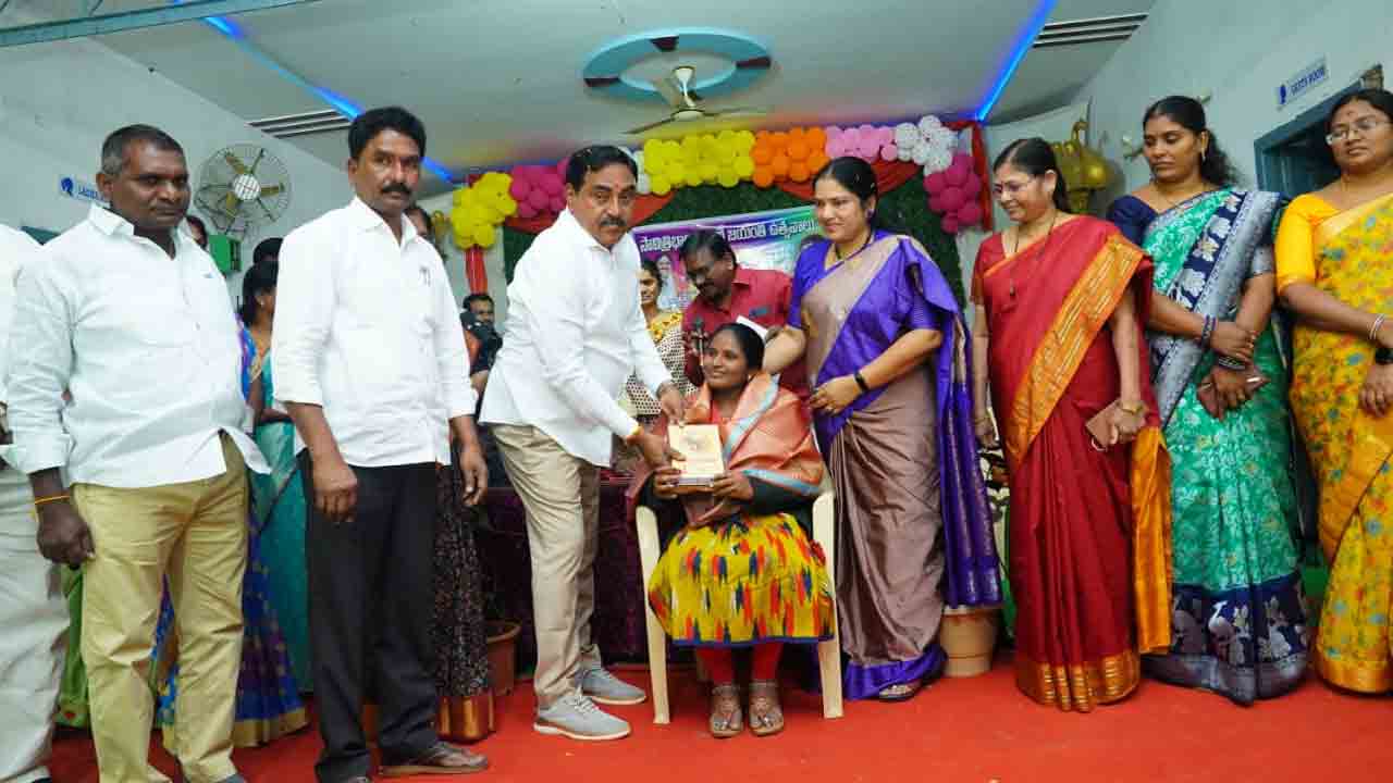 తెలంగాణ మహిళల్లో సాధికారత పెరిగింది : మంత్రి ఎర్రబెల్లి