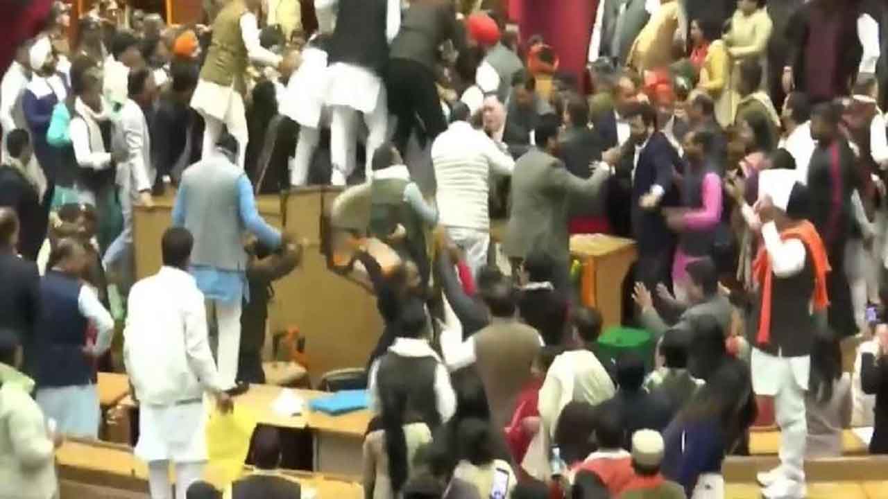 MCD uproar | ఢిల్లీ మున్సిపల్‌ కార్పొరేషన్‌లో గందరగోళం.. మేయర్‌ ఎన్నిక మరోసారి వాయిదా