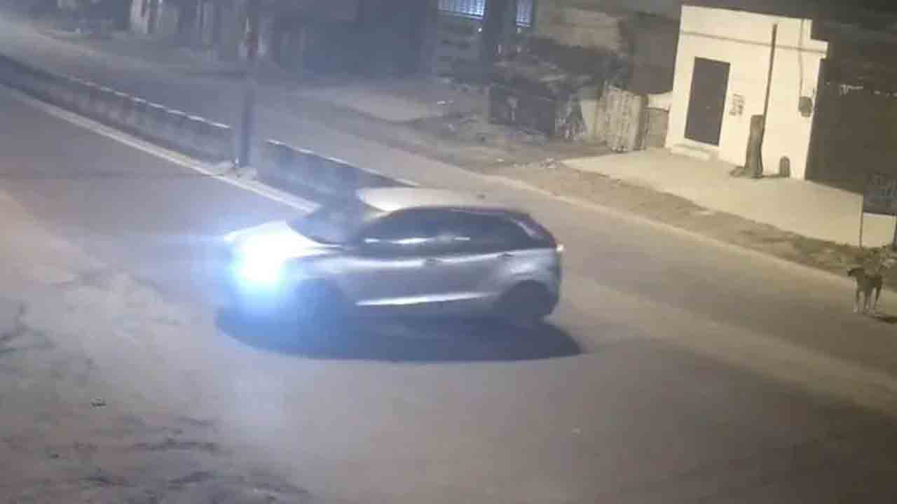 ఢిల్లీ కారు ప్రమాద ఘటన.. 11 మంది పోలీసులపై సస్పెన్షన్‌ వేటు