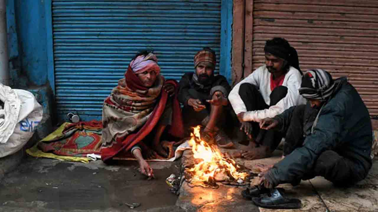 ఉత్తర భారతాన్ని వణికిస్తున్న చలిపులి.. ఢిల్లీలో పడిపోయిన ఉష్ణోగ్రతల స్థాయి