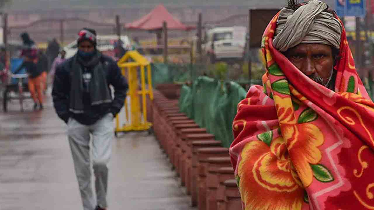 New Delhi | ఢిల్లీని వణికిస్తున్న చలి.. 3 డిగ్రీలకు పడిపోయిన కనిష్ఠ ఉష్ణోగ్రతలు