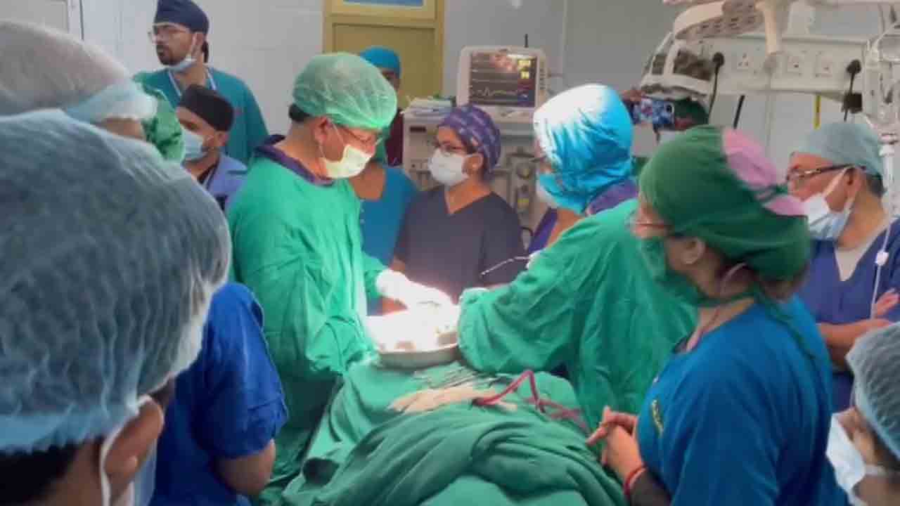 Doctor CM | బాలుడికి సక్సెస్‌ఫుల్‌గా డెంటల్‌ సర్జరీ చేసిన త్రిపుర సీఎం