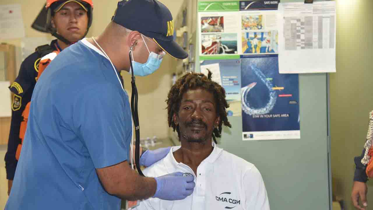 సముద్రంలో కొట్టుకుపోయి 24 రోజులు నరకం.. ఓ బాటిల్‌ కెచప్‌, వాన నీళ్లే ఆహారం..!