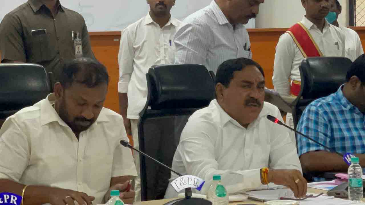 కంటి వెలుగును విజయవంతం చేద్దాం: మంత్రి ఎర్రబెల్లి