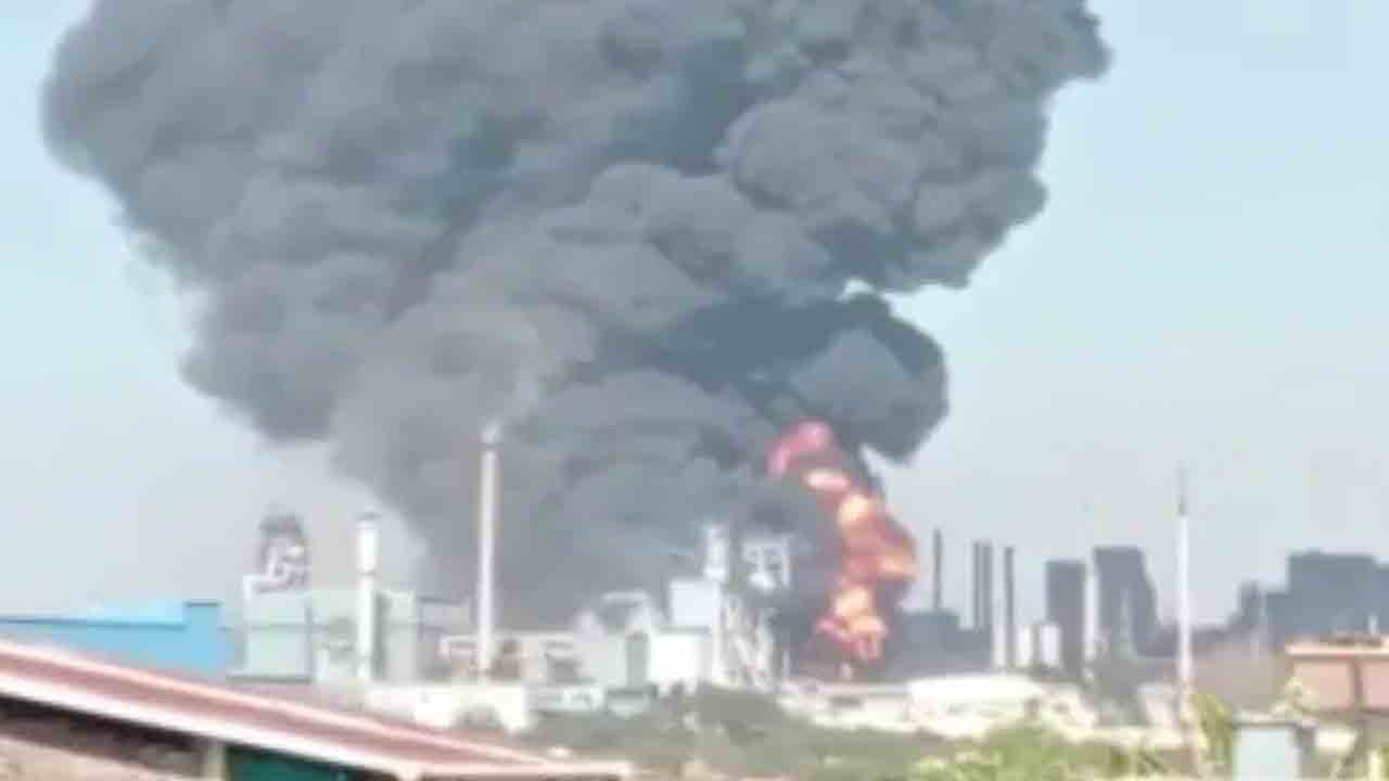 Explosion In Factory: ఒకరు దుర్మరణం.. 14 మందికి గాయాలు