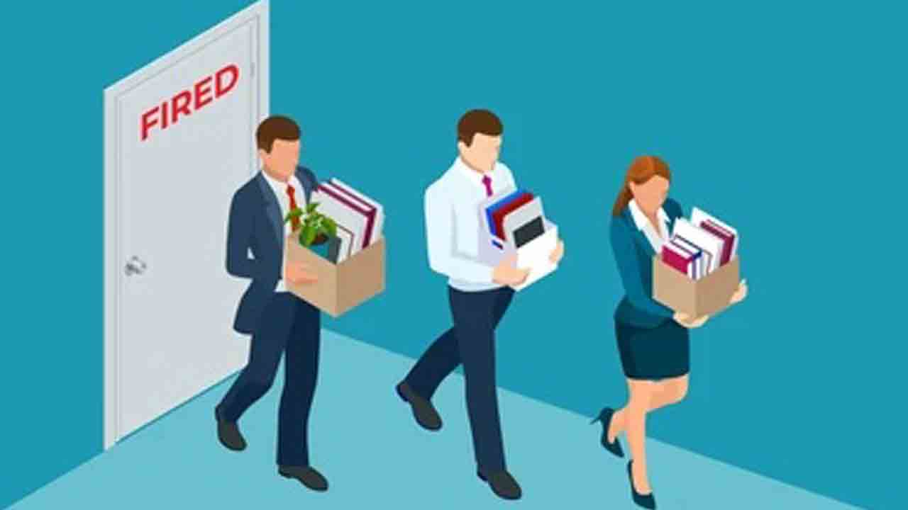 ఉద్యోగుల తొలగింపులో టెక్‌ కంపెనీల దూకుడు.. రోజుకు 3 వేల మందిపై వేటు