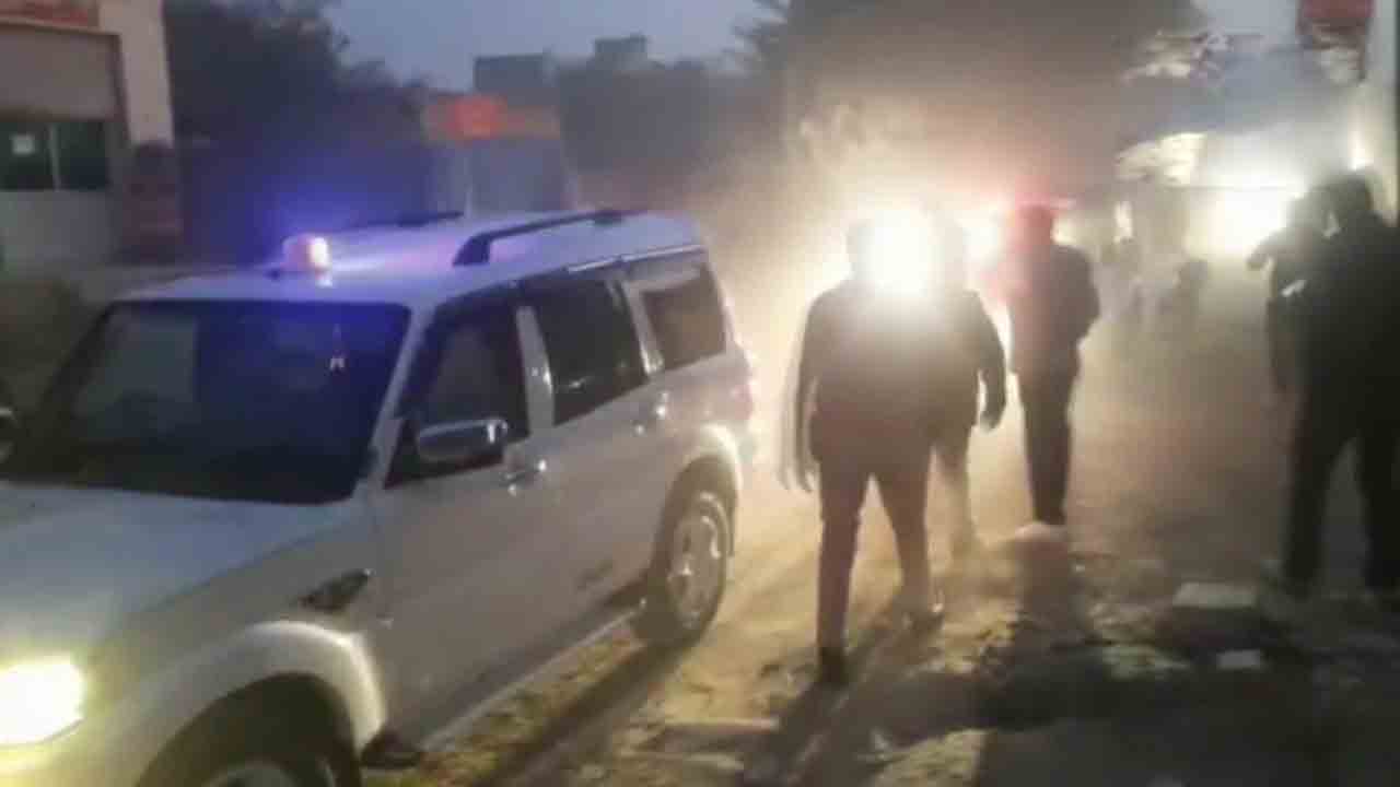 కారులో వచ్చి కాల్పులు.. ఇద్దరు మృతి, మరో ఇద్దరికి గాయాలు