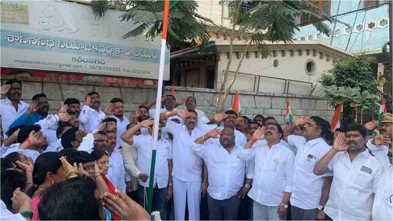 ఘనంగా గణతంత్ర వేడుకలు..జాతీయ జెండాలను ఎగురవేసిన మంత్రులు