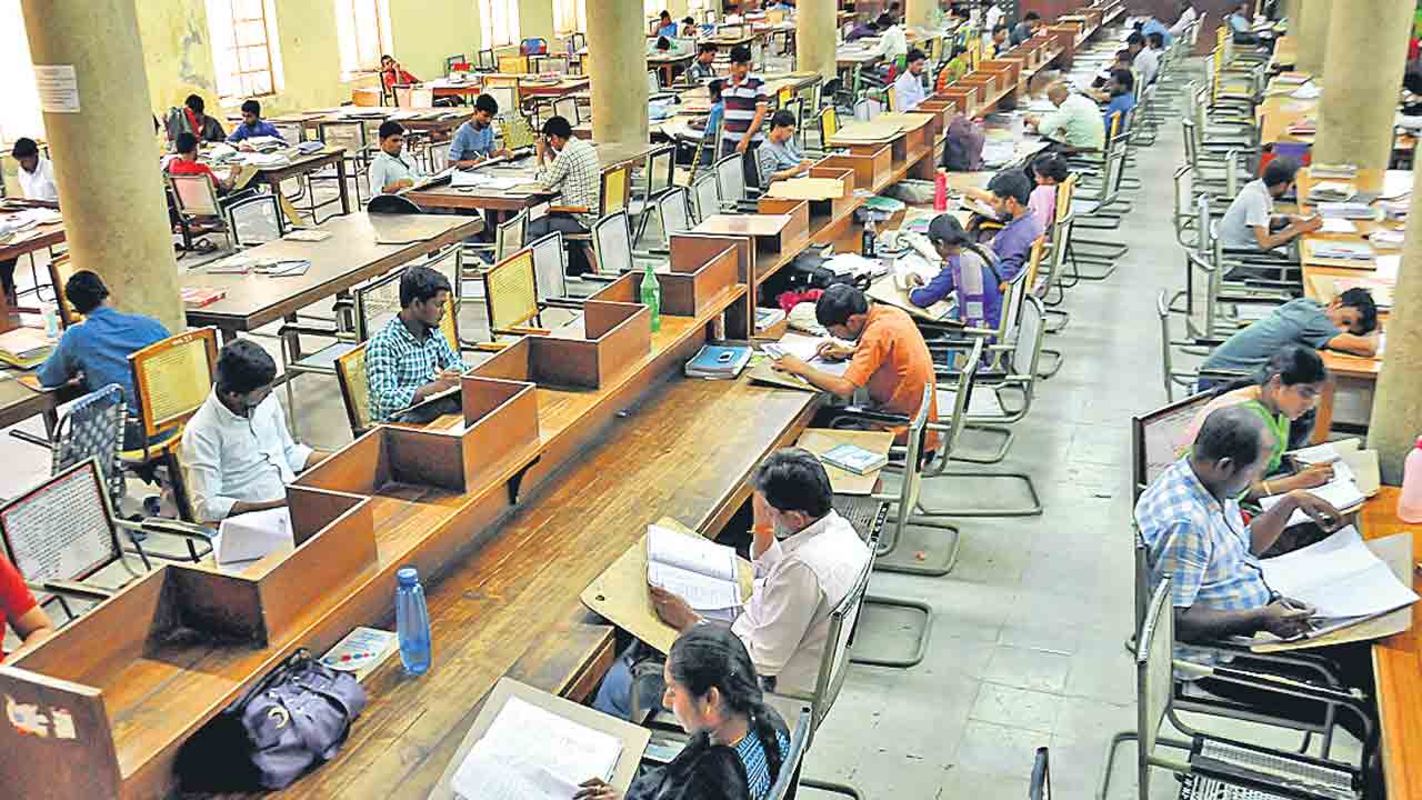 ఉద్యోగ కల్పనలో తెలంగాణ కింగ్‌.. 8 ఏండ్లలో 2.3 లక్షల ప్రభుత్వ ఉద్యోగాలు