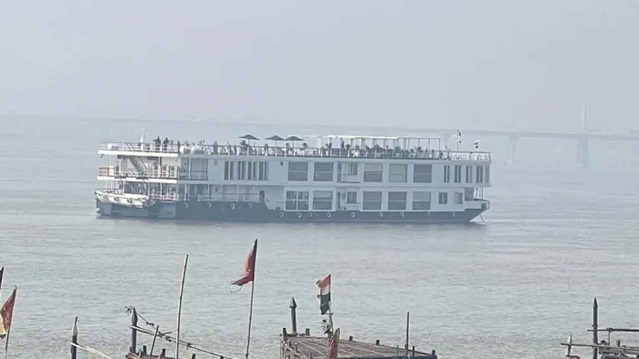 Ganga Vilas cruise | బిహార్‌లో చిక్కుకుపోయిన గంగా విలాస్‌ క్రూయిజ్‌.. మూడో రోజునే పర్యాటకులకు చుక్కలు
