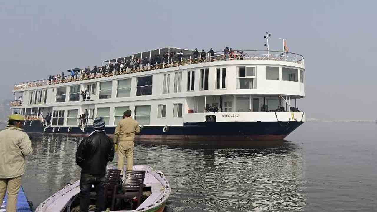 Ganga Vilas cruise | బీహార్‌లో చిక్కుకుపోయిన గంగా విలాస్‌.. అవాస్తవమన్న అధికారులు