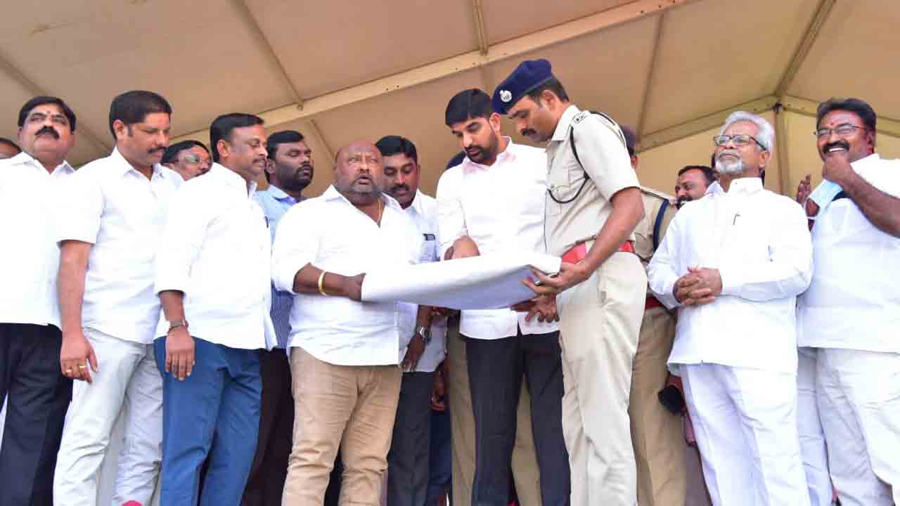 కేటీఆర్‌ పర్యటనను విజయవంతం చేయాలి : గంగుల