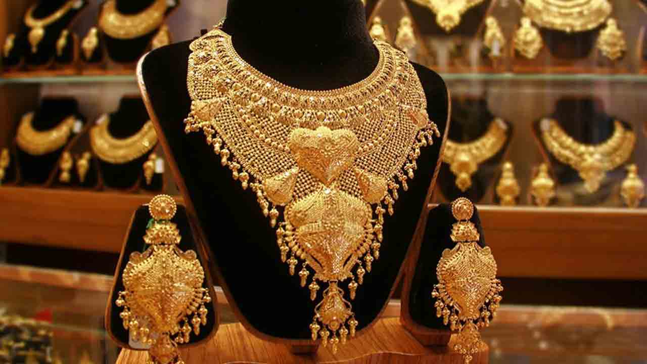 హైదరాబాద్‌లో రూ.57 వేలకు చేరువలో బంగారం ధర