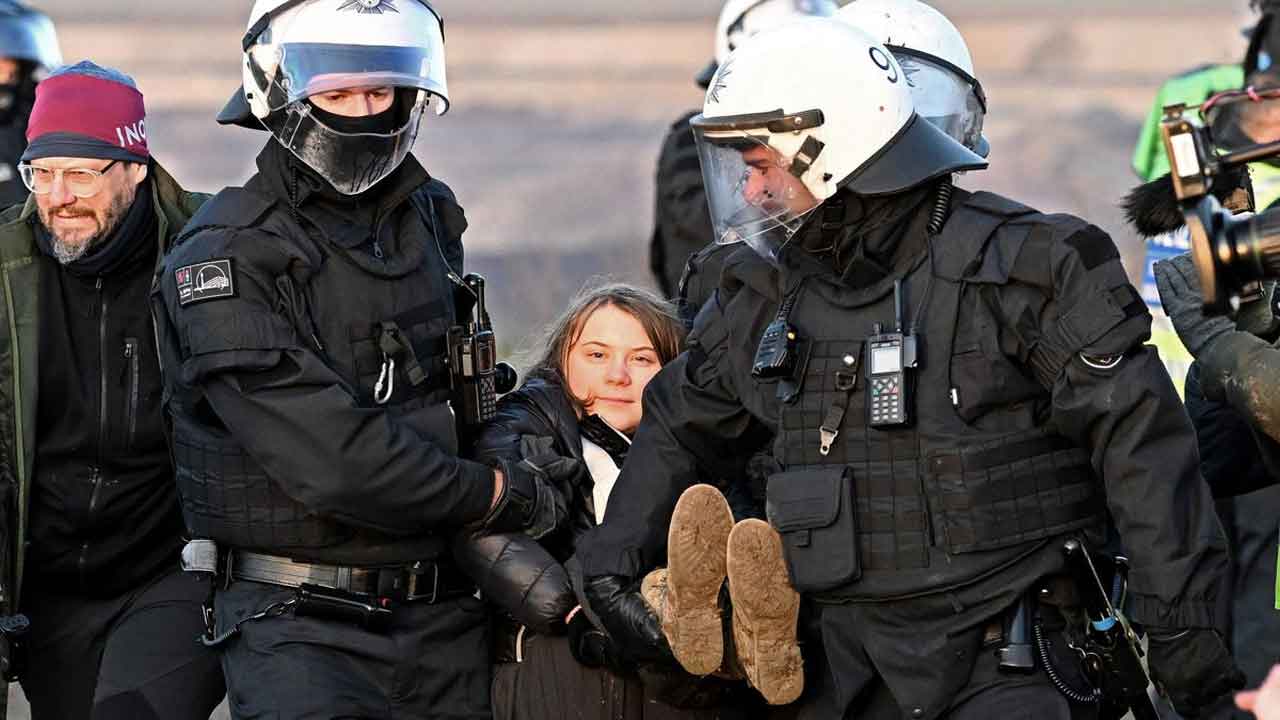 Greta Arrest | జర్మనీలో గ్రెటా థన్‌బెర్గ్‌ అరెస్ట్‌.. బొగ్గు గని విస్తరణకు వ్యతిరేకంగా నిరసన