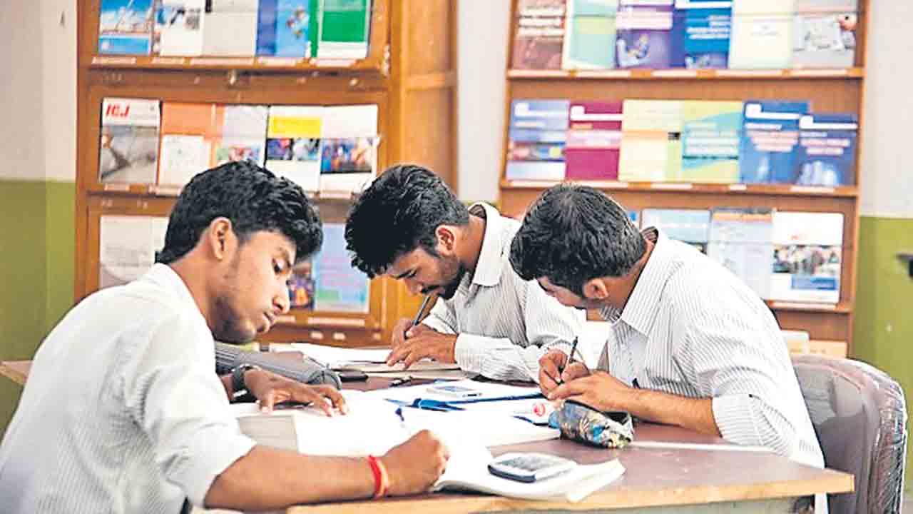 కాలేజీల్లో వనరుల పరస్పర వినియోగం