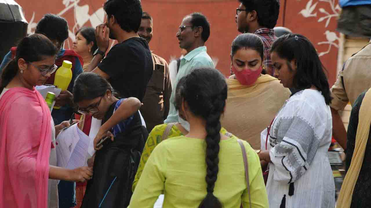 Gujarat | గుజరాత్‌ పంచాయతీరాజ్‌ ఎగ్జామ్‌ పేపర్‌ హైదరాబాద్‌లో లీక్‌.. తెలుగు రాష్ట్రాల్లో సోదాలు