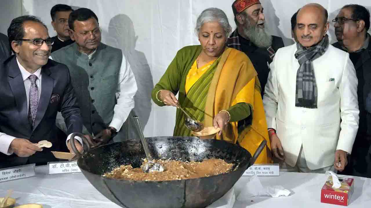 Halwa Ceremony | హ‌ల్వా వేడుక‌ల్లో నిర్మ‌ల‌మ్మ‌.. సంద‌డే సంద‌డి!