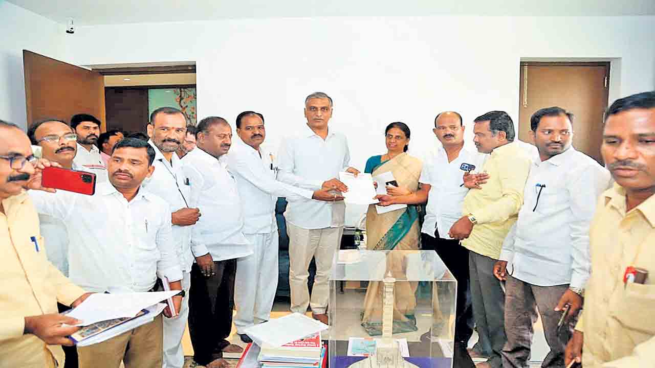 టీచర్లకు పదోన్నతులు