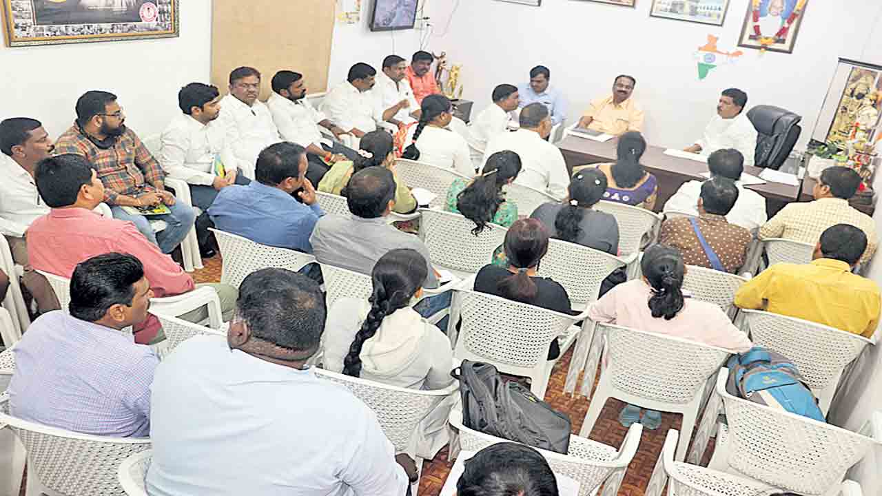 కంటి వెలుగును విజయవంతం చేయాలి