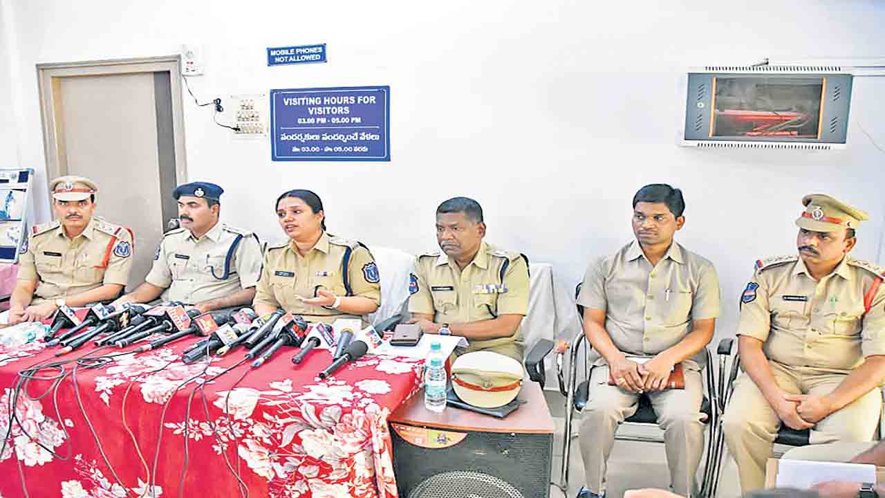 నరదృష్టి పేరుతో మోసం.. నకిలీ బాబా అరెస్టు