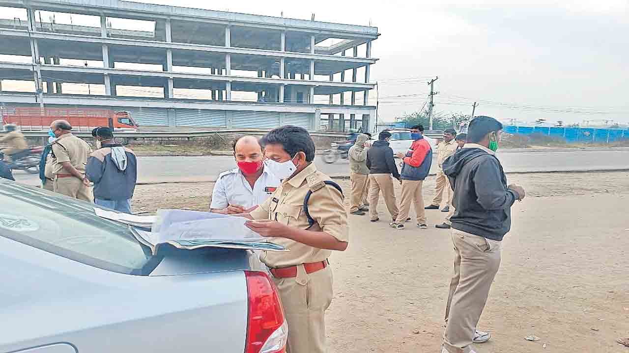 25 ప్రైవేట్‌ బస్సులు సీజ్‌