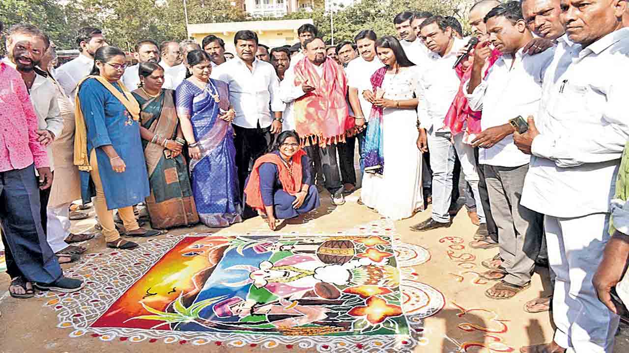 ఆకట్టుకున్న రంగవల్లులు