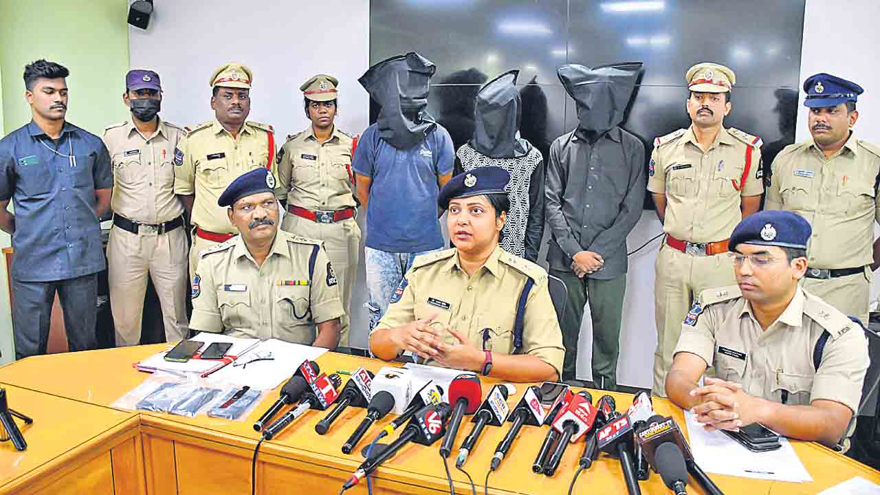 100కు ఫోన్‌ చేస్తే బతికేవాడు