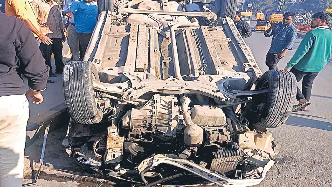 మద్యం మత్తులో కారు డ్రైవింగ్‌..