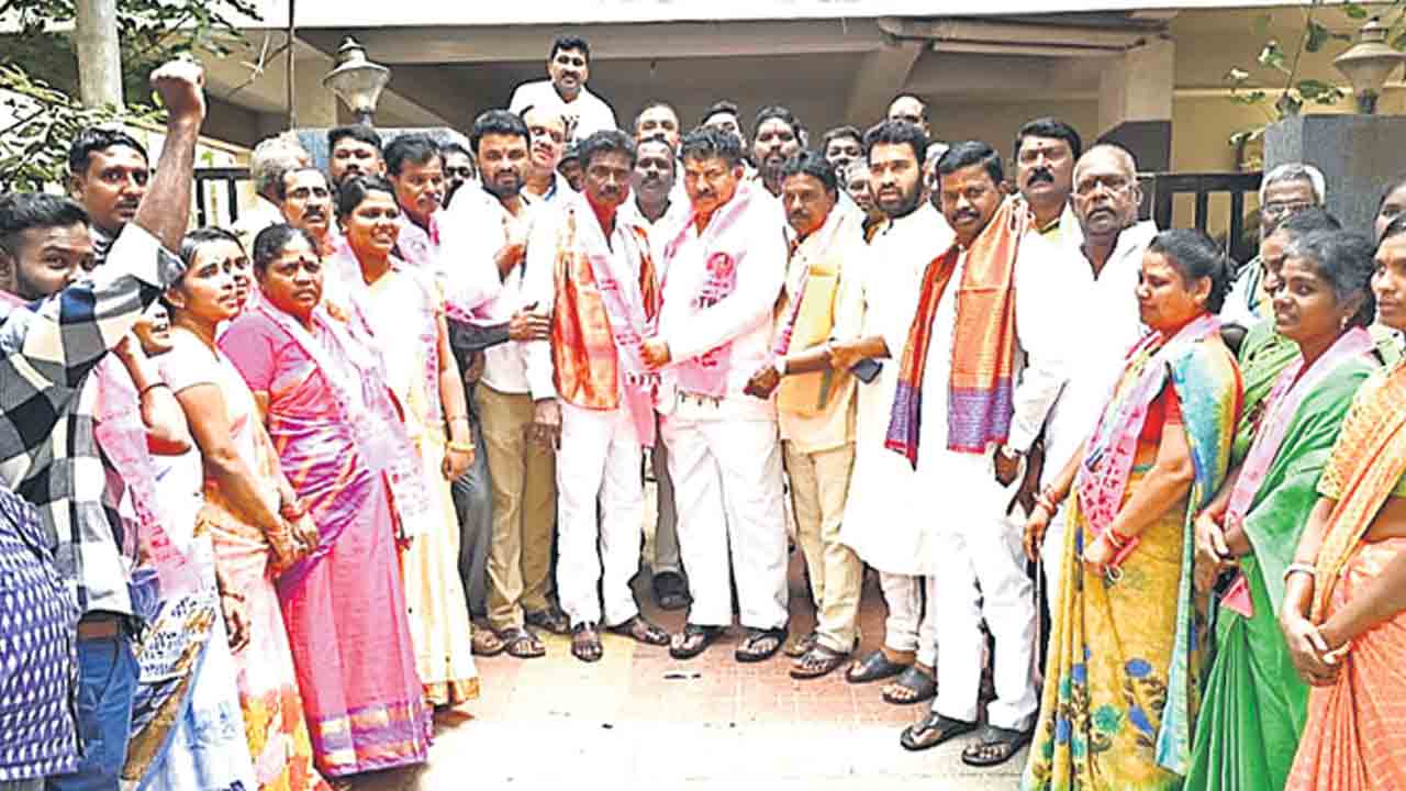 అభివృద్ధి, సంక్షేమానికి ఆకర్షితులై బీఆర్‌ఎస్‌లోకి