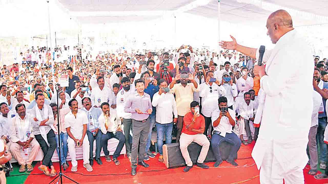 దేశం చూపు..బీఆర్‌ఎస్‌ వైపు