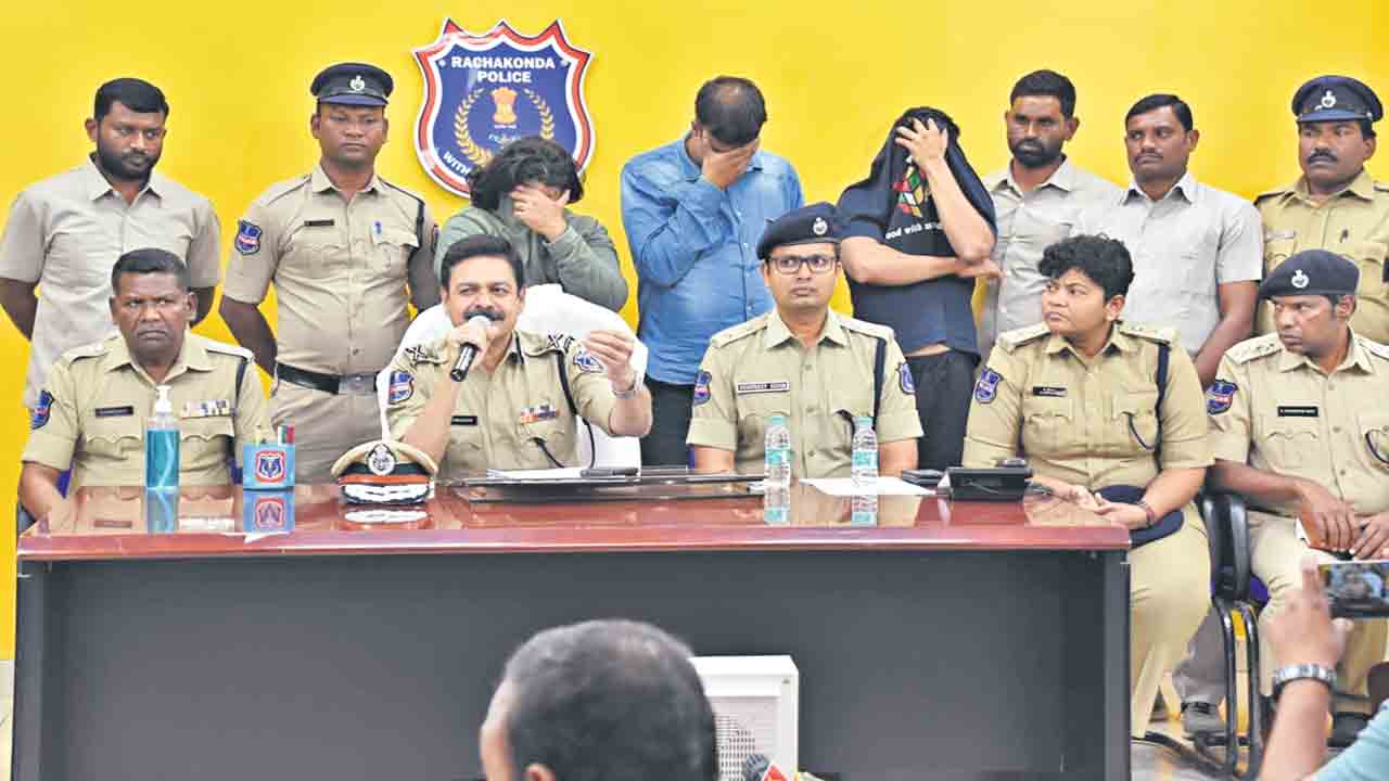 అప్పు తీర్చి.. ఆపై కొట్టేసి..