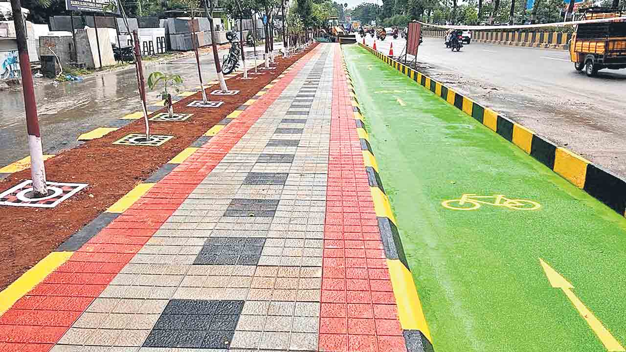 గ్రేటర్‌లో 29 చోట్ల మోడల్‌ కారిడార్లు