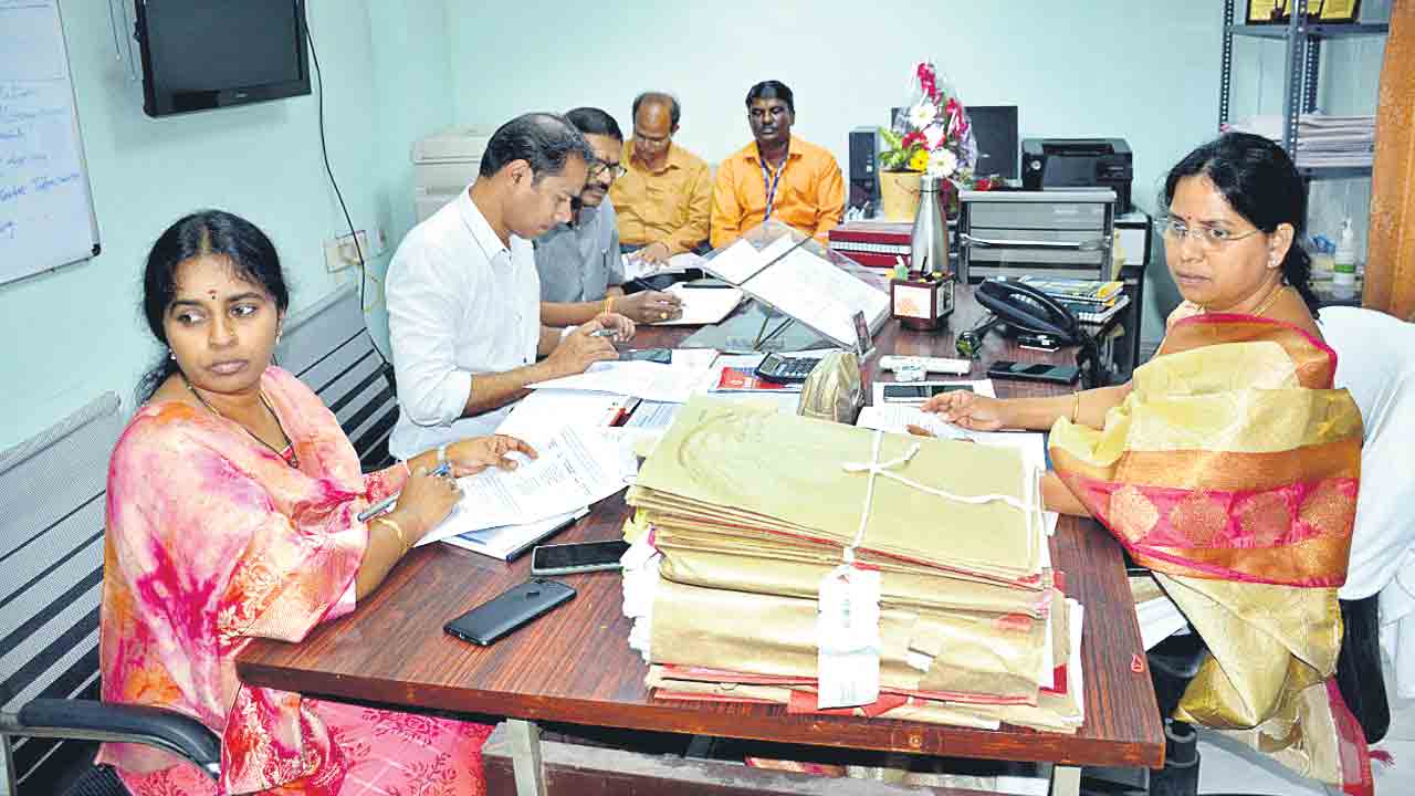 నేడు మహిళా సంక్షేమ శాఖ పోస్టుల రాత పరీక్ష