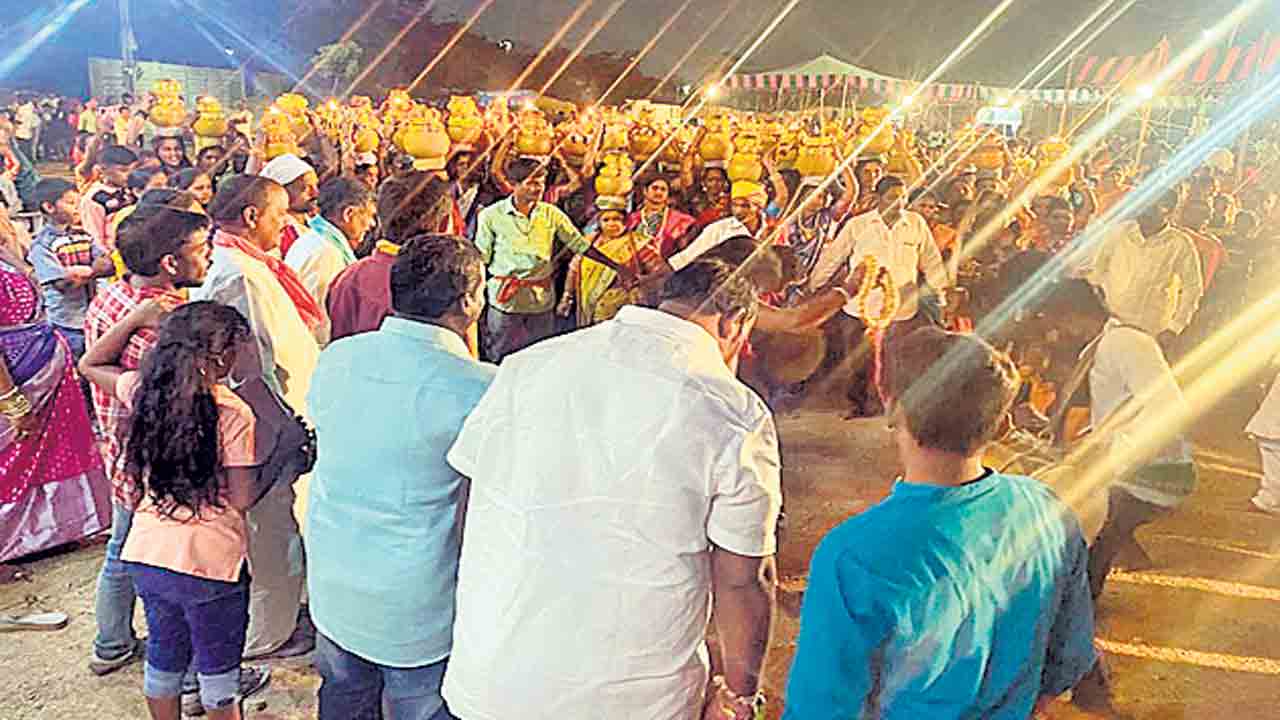 వెల్లివిరిసిన ఆధ్యాత్మిక శోభ