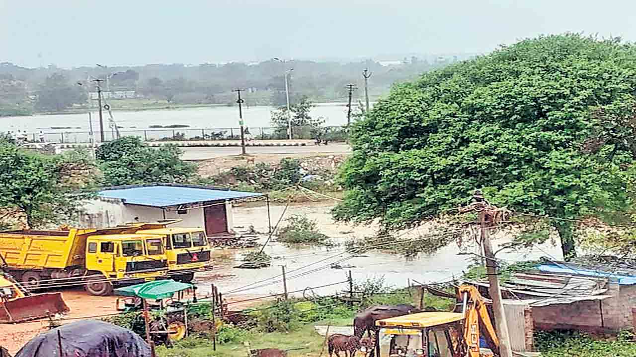 నారాయణ చెరువు అలుగుకు శాశ్వత పరిష్కారం