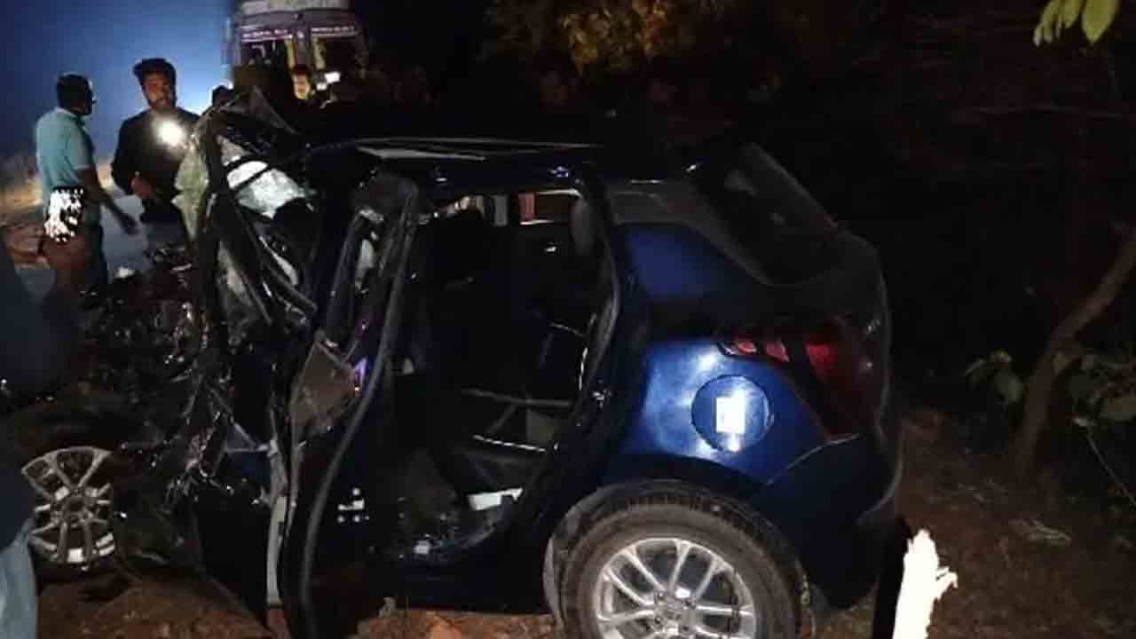 ప్రీ వెడ్డింగ్‌ షూట్‌కు వెళ్తుండగా ఘోర ప్రమాదం.. నలుగురు దుర్మరణం